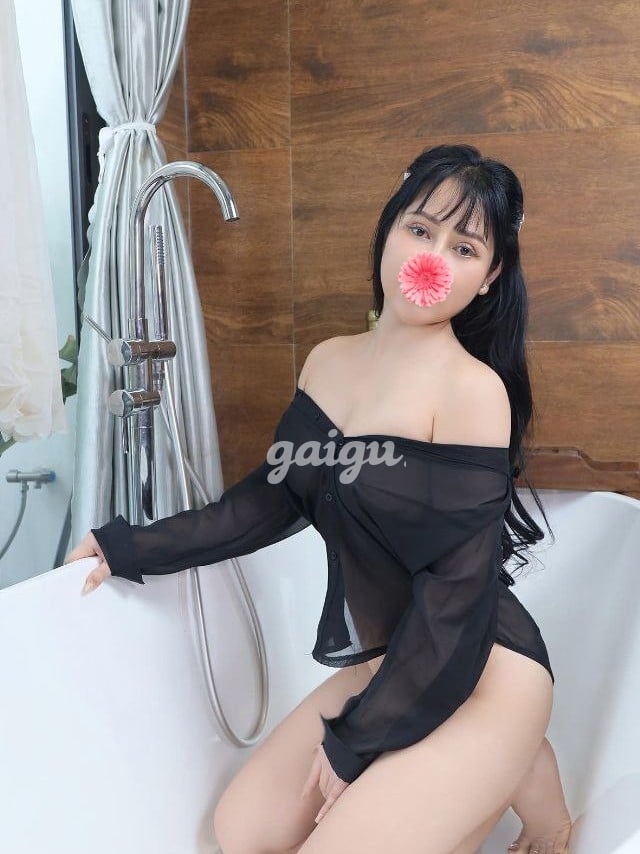 TUYẾT VY 164cm DA TRẮNG MÔNG TO DÂM ĐÃNG NHIỆT TÌNH SAY MÊ
